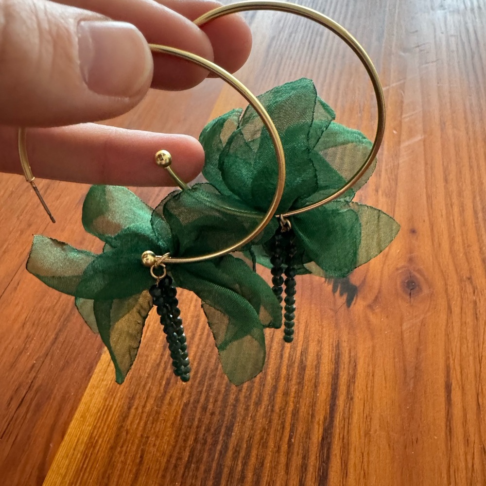 Chic Green Floral Hoop Earrings